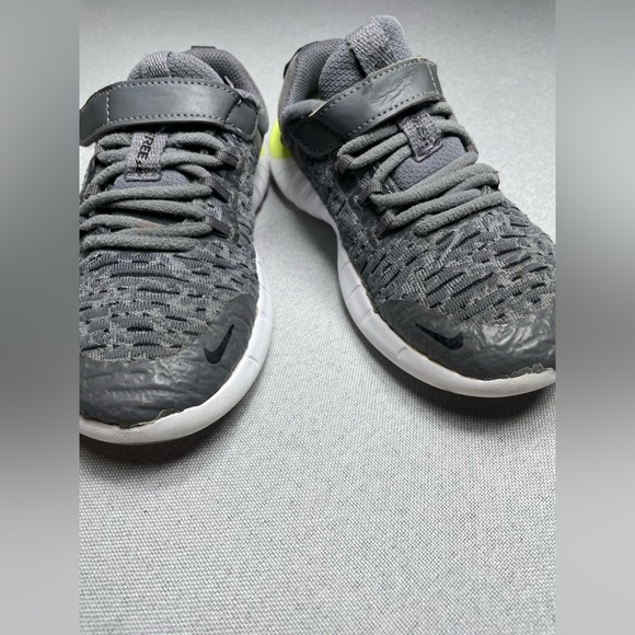 Nike Free RN 2021 Kids Shoes | Gray and Neon Yellow | Size 1Y - Picture 8 of 8